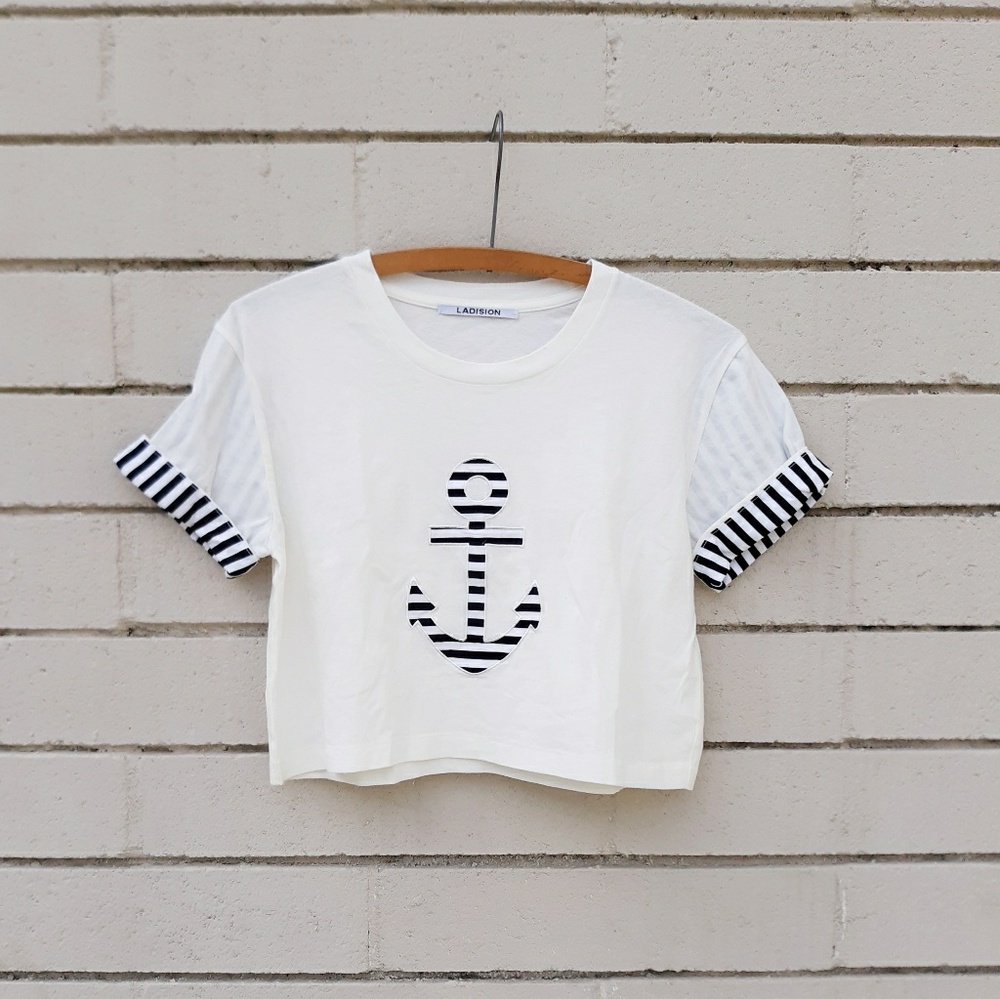 Ladision roll up sleeves cropped tee🌹
